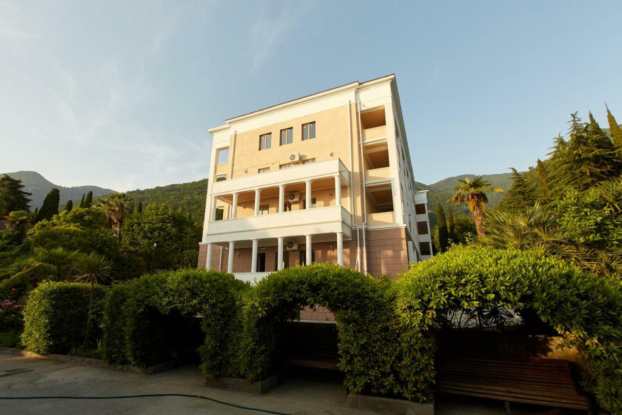 Old Gagra Hotel Exterior photo