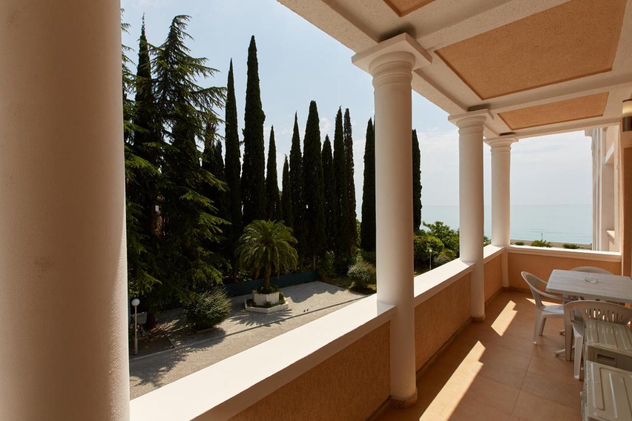 Old Gagra Hotel Exterior photo